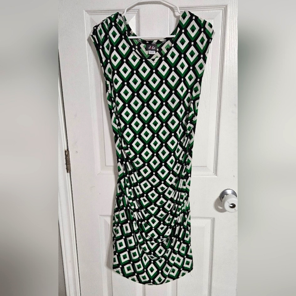 Green pattern mini dress